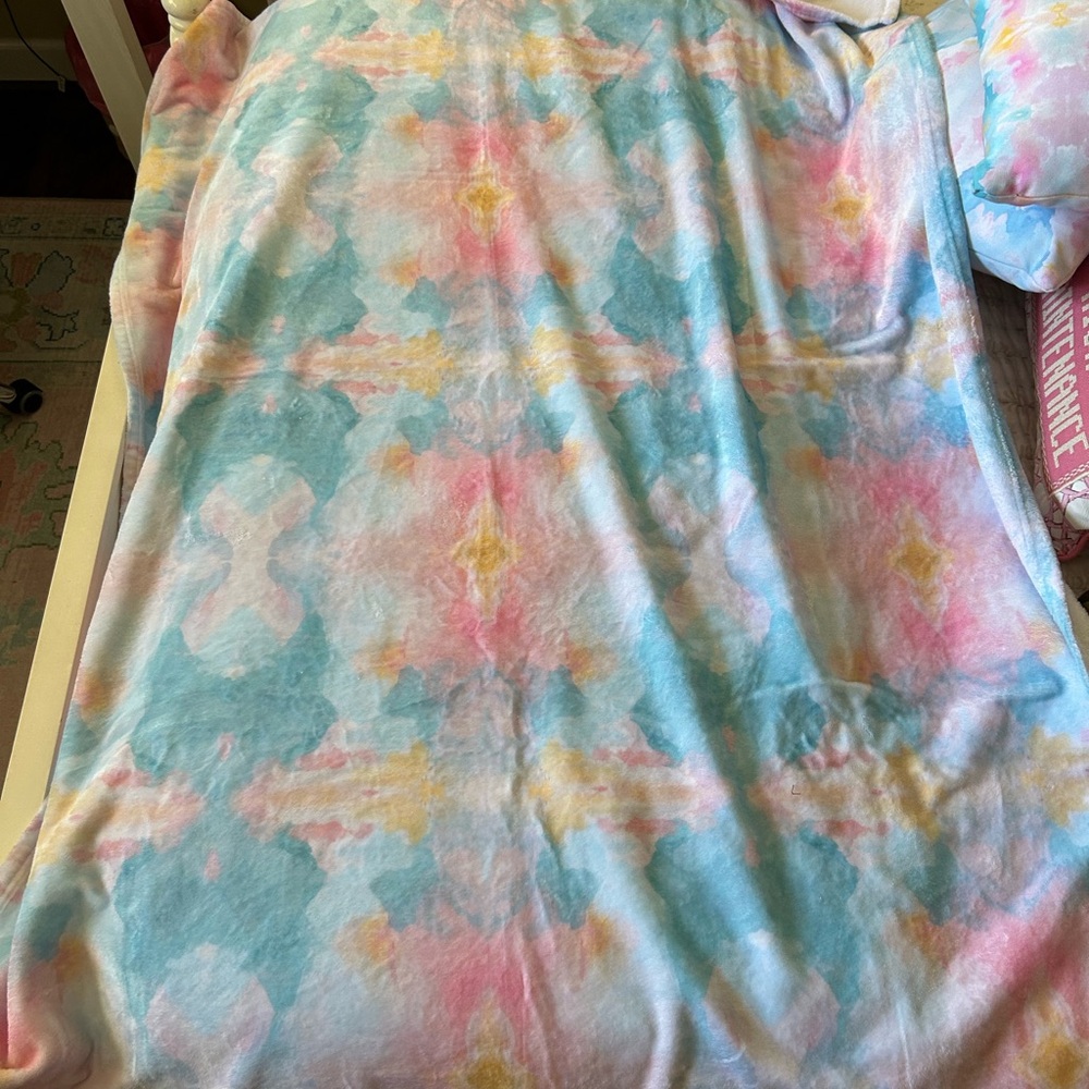 “Laura Park” blanket 50x60
